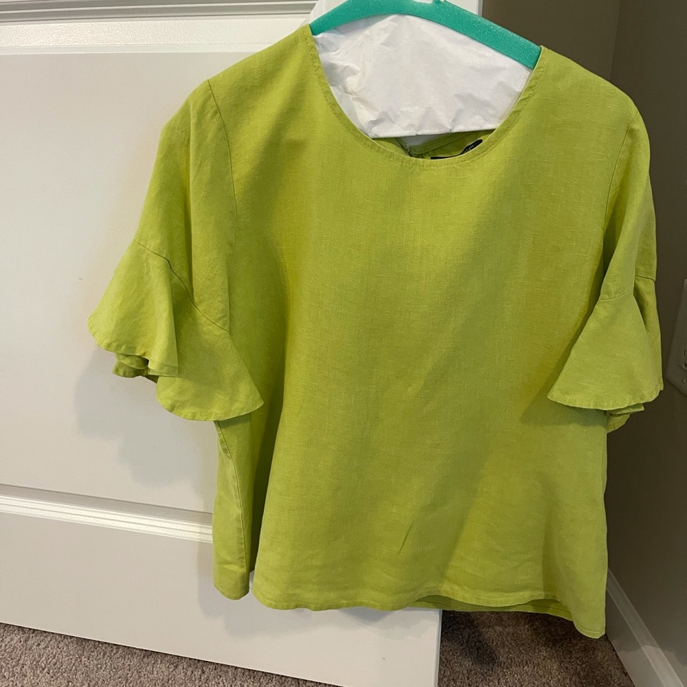Beautiful NWT lime green blouse